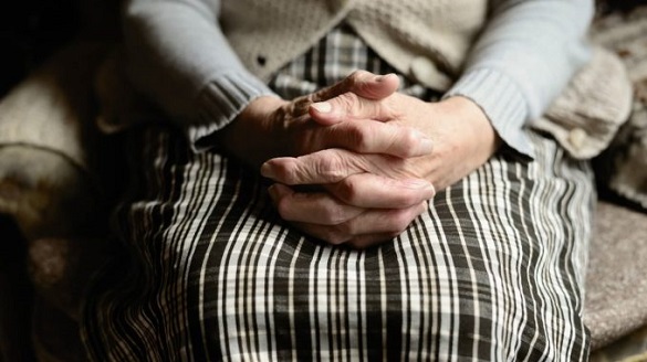 На Черкащині 96-річна пенсіонерка ледь не загинула у власному домі