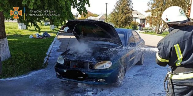 У Чорнобаї під час руху вулицею спалахнув автомобіль — Новини Черкащіни