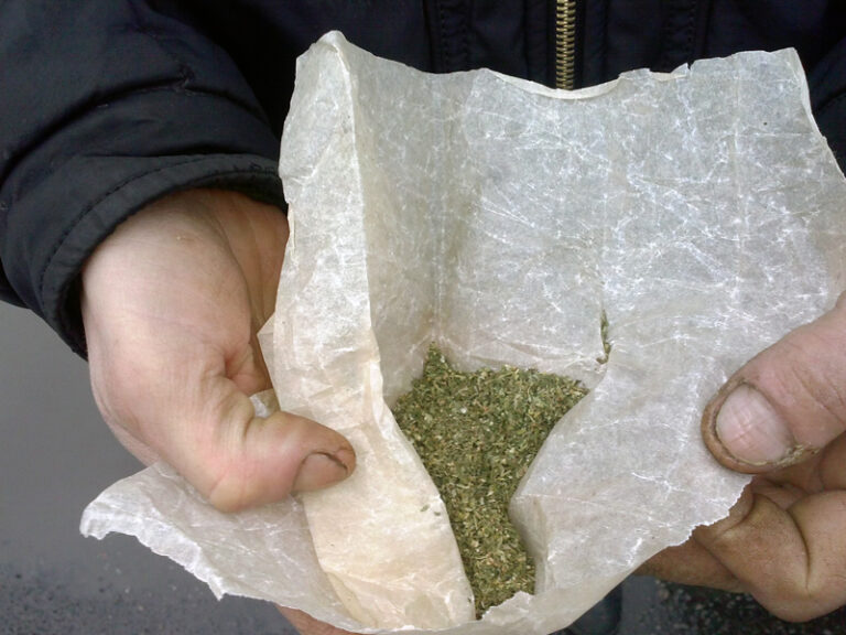 Правоохоронці Черкащини провели обшуки та виявили у канівчанина наркотичні засоби