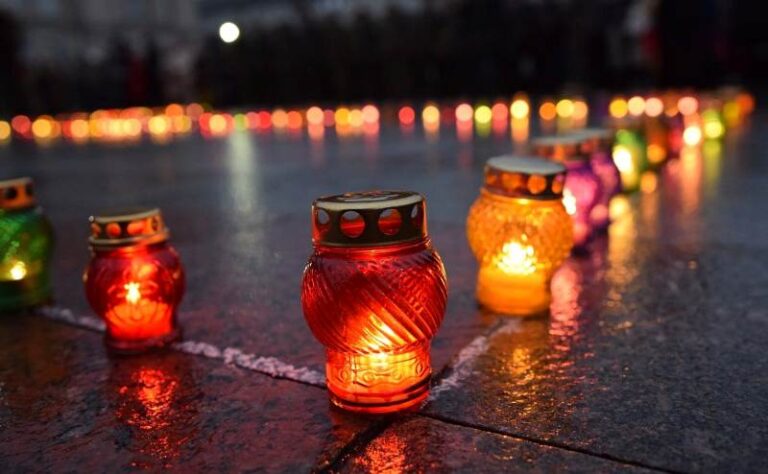 На Черкащині запалили свічки пам’яті про закатованих голодом — Новини Черкас