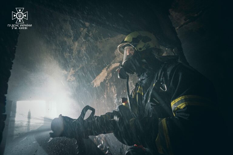 У Києві рятувальники примчали на виклик і на місці пожежі знайшли тіло людини. ФОТО | Кримінальні новини
