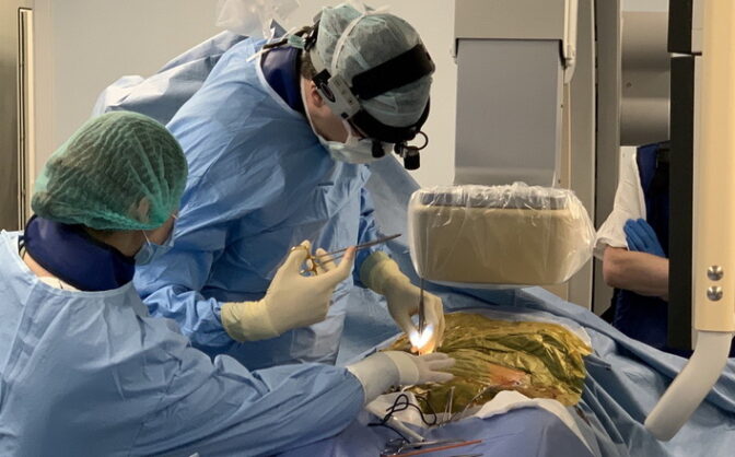 Лікарі Черкаського кардіоцентру прооперували пацієнта за найсучаснішою технологією TAVI — Новини Черкас за сьогодні