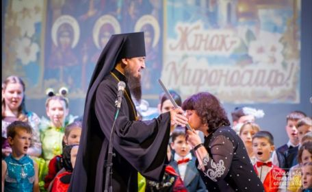 Московські попи влаштували дитяче свято у черкаському будинку культури — Новини Черкащіни