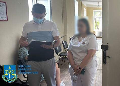 В Одесі голову лікарської комісії та двох її спільників викрито у бізнесі на ухилянтах | Кримінальні новини
